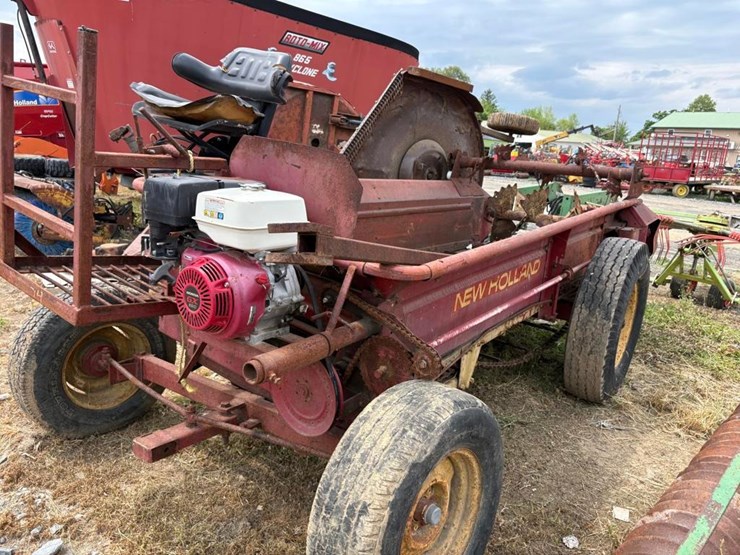 new-holland-manure-spreader-image-4