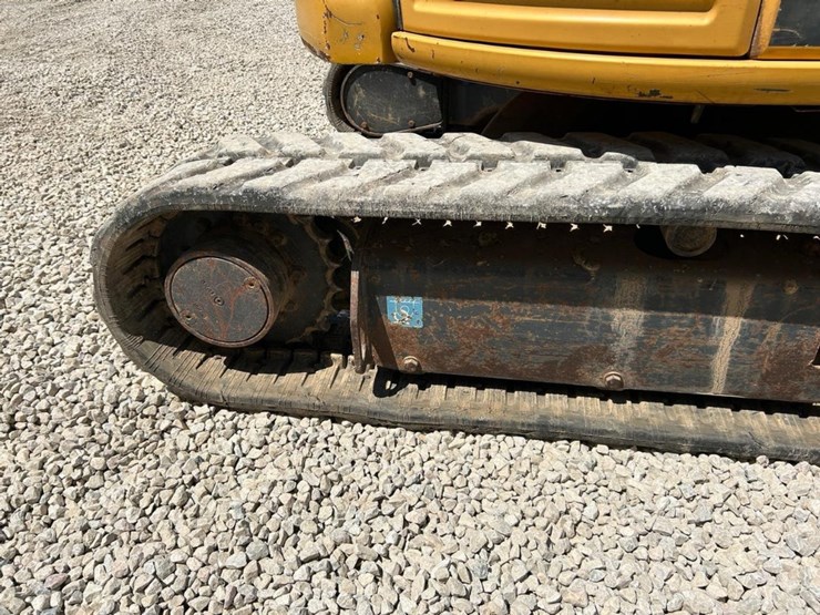 2016-deere-35g-image-12