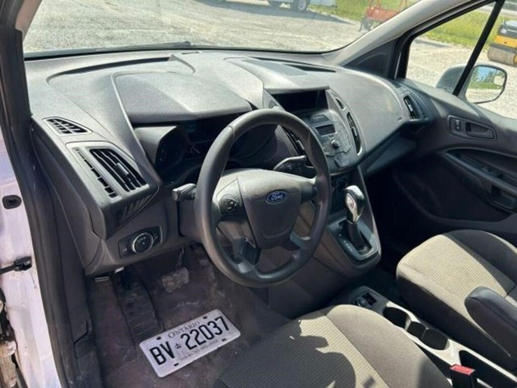 2015-ford-cargo-image-11
