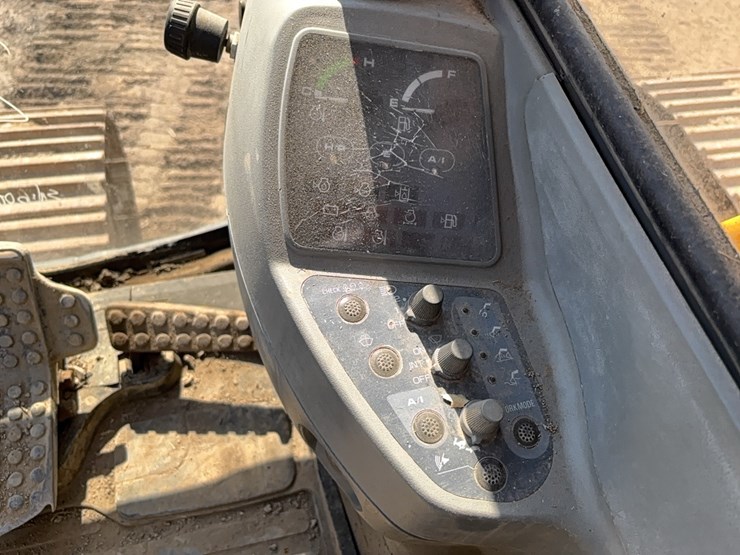 deere-230-lc-image-32