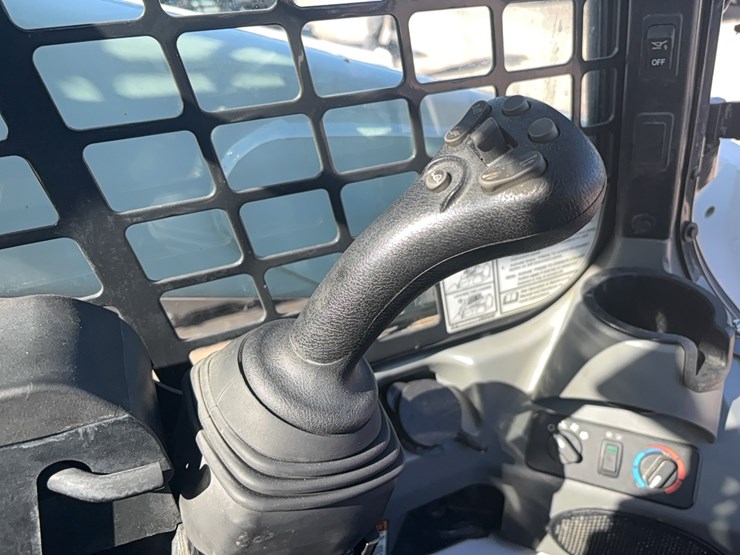 2021-bobcat-s740-image-15