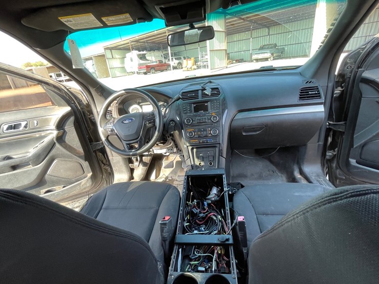 2016-ford-explorer-image-110
