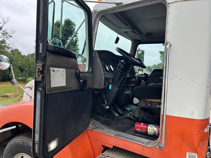 2005-kenworth-t300-image-30