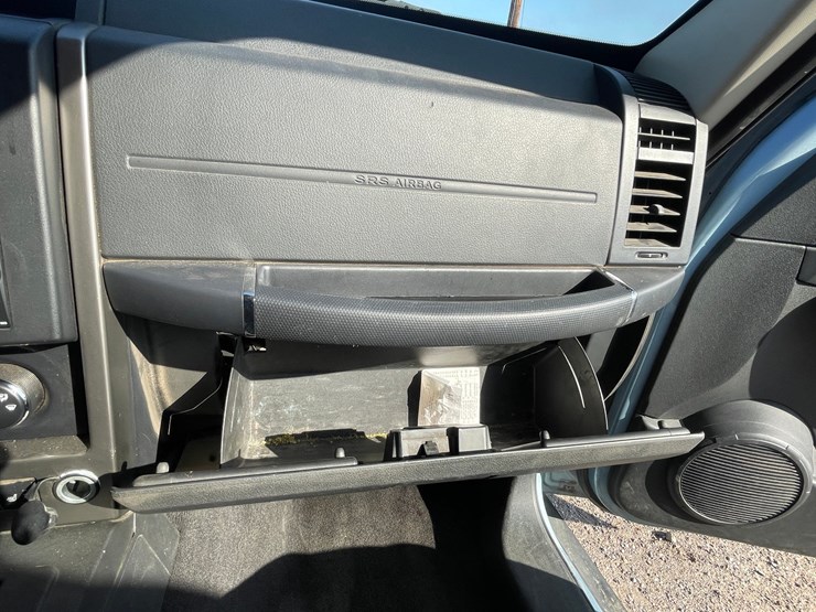 2012-jeep-liberty-image-95