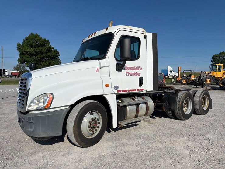 2018-freightliner-cascadia-125-image-1
