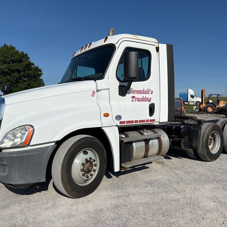 2018 FREIGHTLINER CASCADIA 125