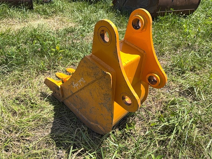 caterpillar-305-image-4