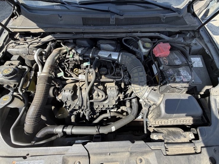 2015-ford-taurus-sedan-image-14