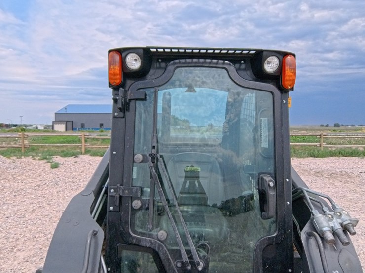 2017-new-holland-l230-image-11