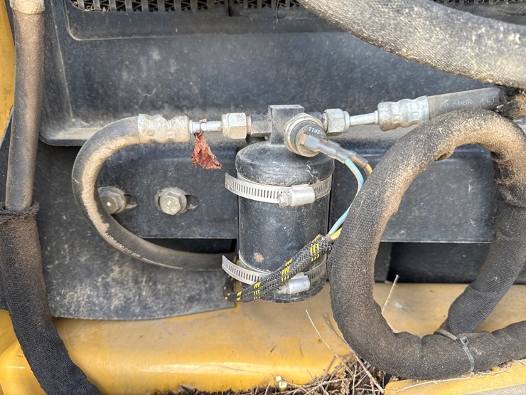 2014-caterpillar-501-image-65
