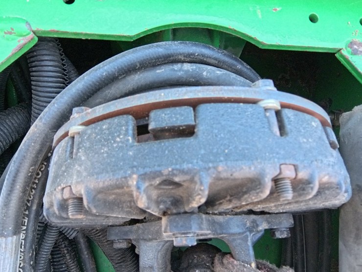 2009-john-deere-568-image-42