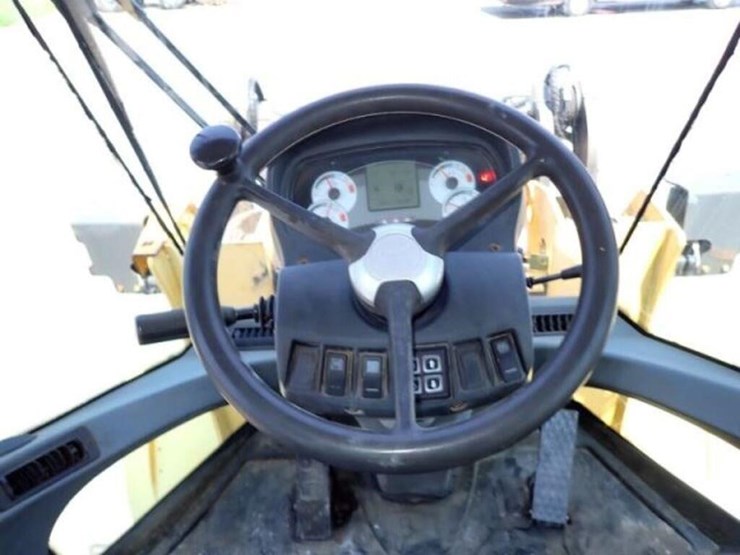 2011-new-holland-w110b-image-13