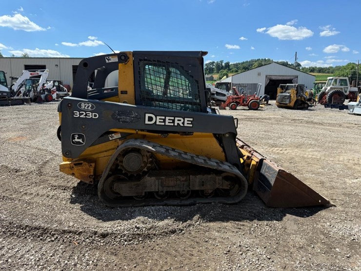 deere-323d-image-5