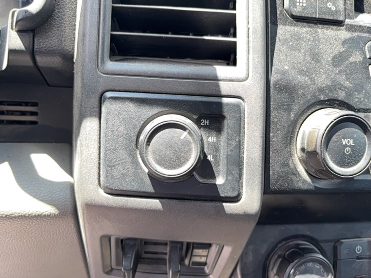 2020-ford-f350-image-15