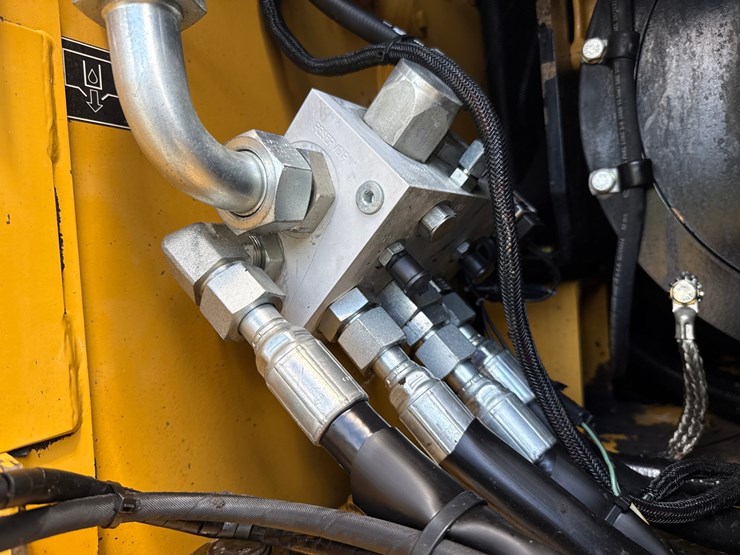 2014-caterpillar-501-image-62