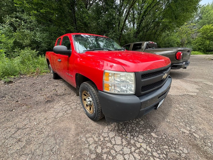 #1868-•-2009-chevy-silverado-pickup-truck-image-7