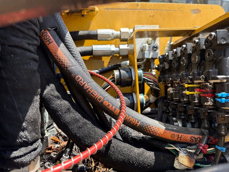 2014-caterpillar-501-image-49