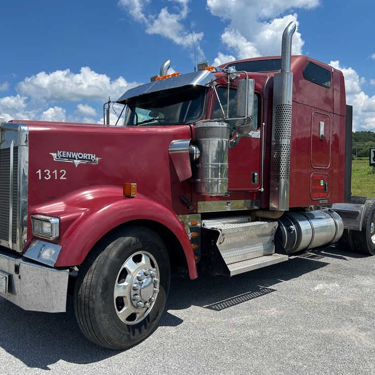 2013 KENWORTH W900
