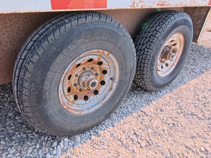 #1088-•-2000-donahue-livestock-trailer-image-31