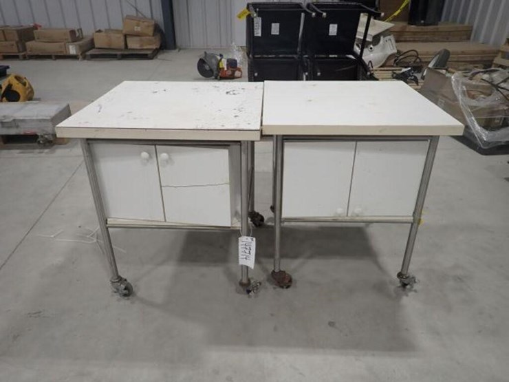 qty-of-(2)-30-in.-x-30-in.-rolling-tables-image-1