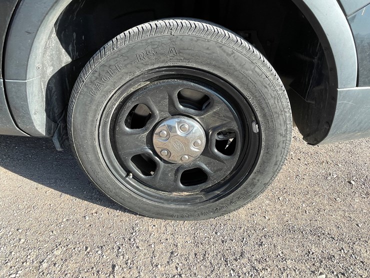 2016-ford-explorer-image-44