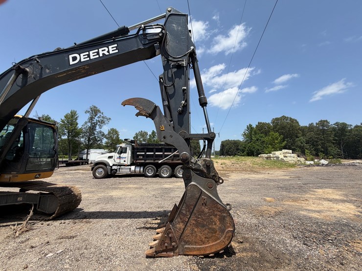 2020-deere-210g-image-5