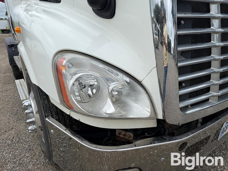 2012-freightliner-cascadia-113-image-12