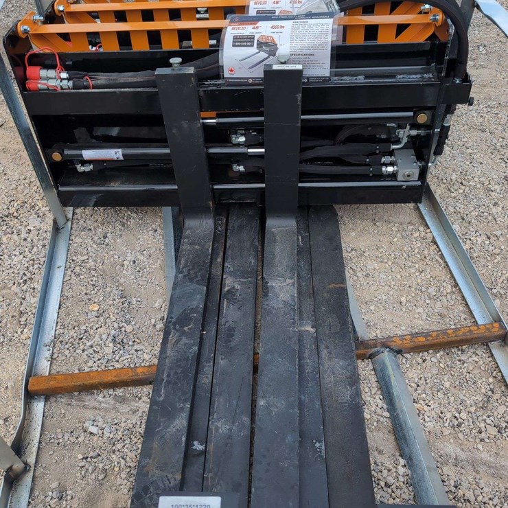 (1) Wolverine Skid Steer Pallet Fork Hydraulic Adjustable PFA-11-3300G