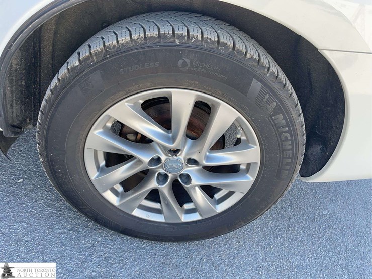 2013-infiniti-jx35-image-23