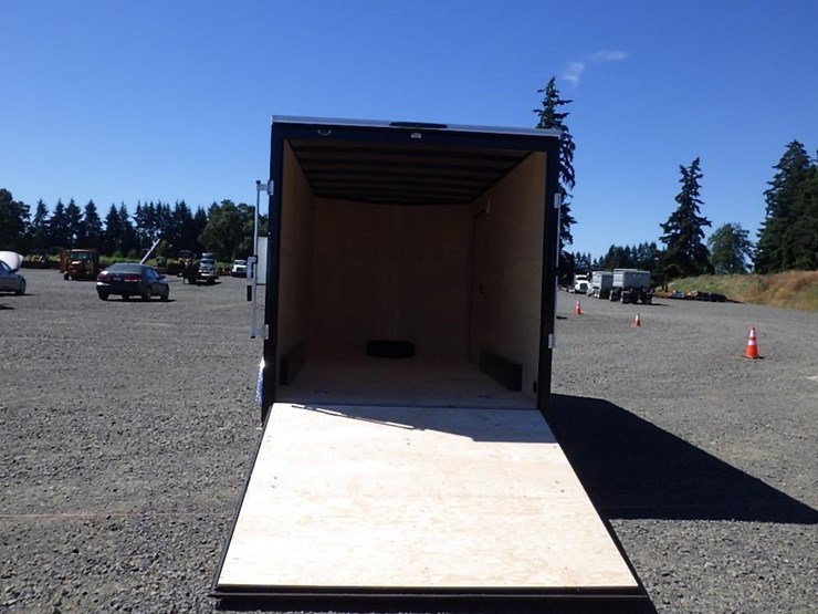 2026-royal-lcht35-7.516v-86-t/a-enclosed-trailer-image-5