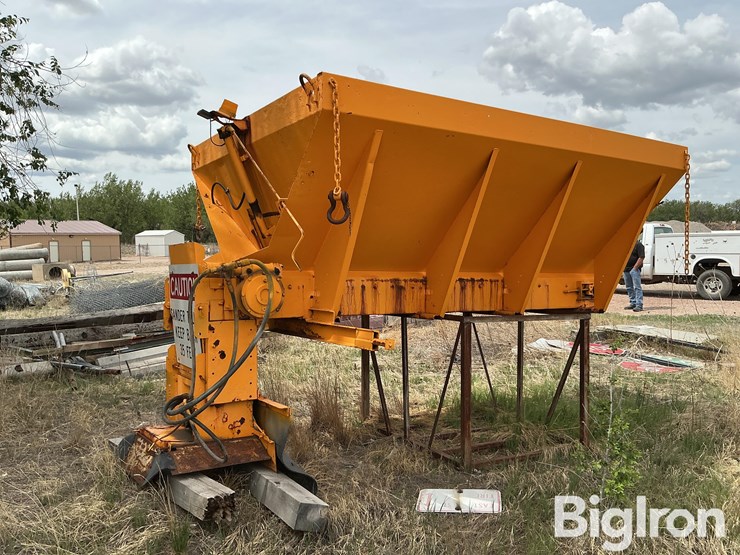 highway-equip-e2500-10-heavy-duty-v-box-sand-or-salt-spreader-box-image-5
