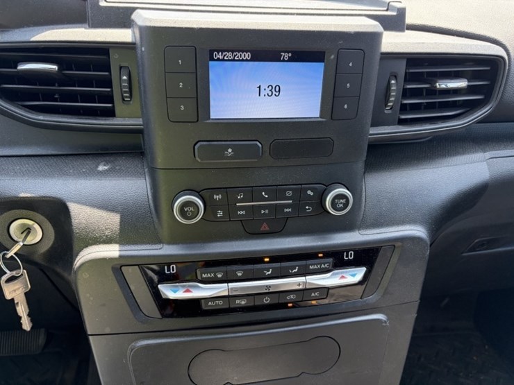 2020-ford-explorer-image-37