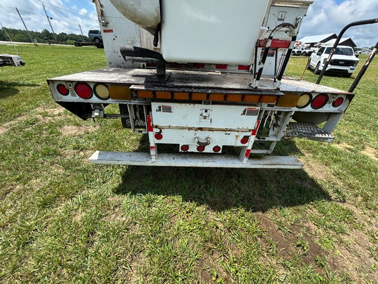 #1091-•-2010-freightliner-bucket-truck-image-20
