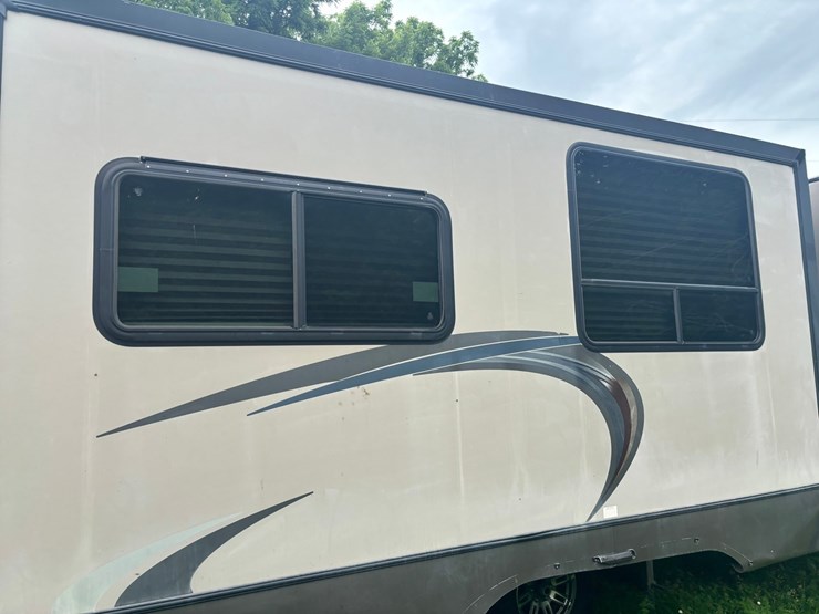 #2231-•-2014-crusader-335-5th-wheel-camper-image-17