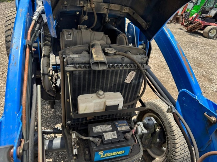 new-holland-boomer-3040-image-18