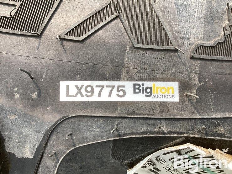 john-deere-320-image-14