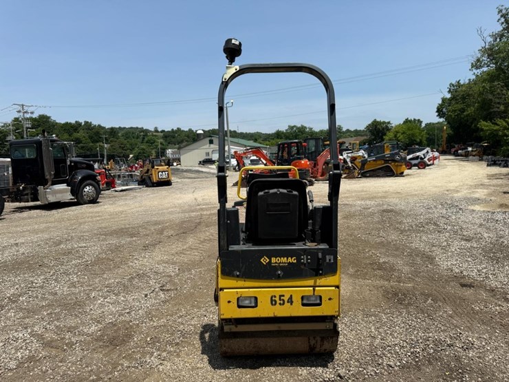 2017-bomag-bw900-50-image-3
