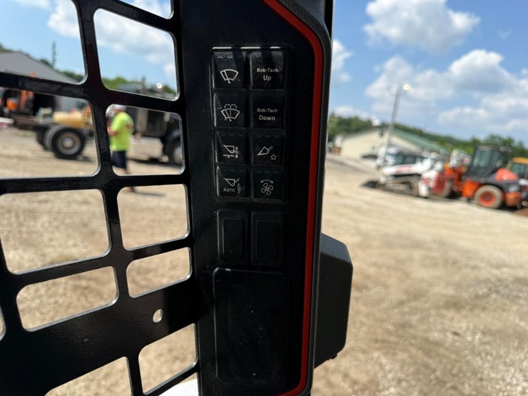 2022-bobcat-t62-image-25