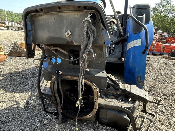 new-holland-t4030-image-3