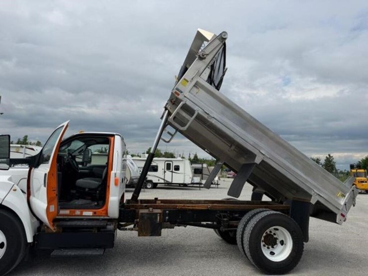 2022-ford-f650-xl-image-22