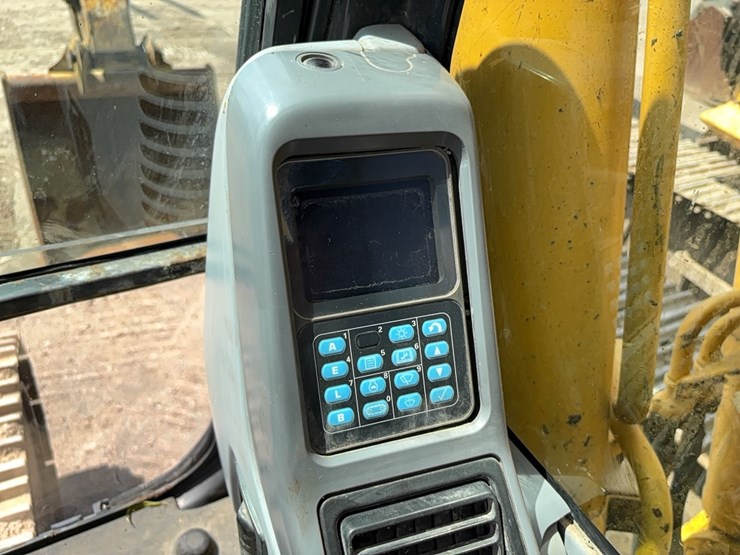 komatsu-pc270-lc-7-image-31