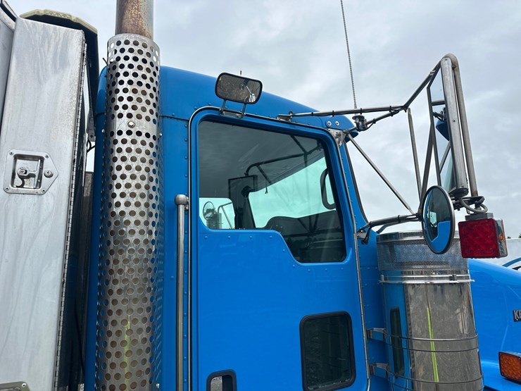 2013-kenworth-t800-image-13