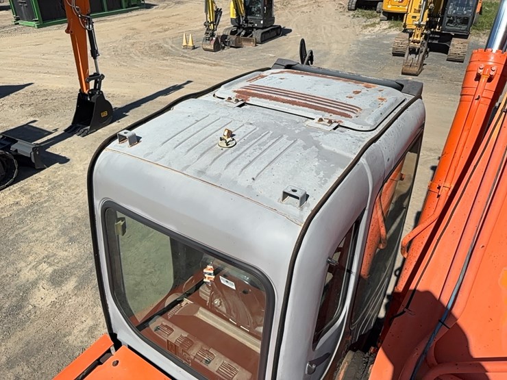 hitachi-zx330-image-25