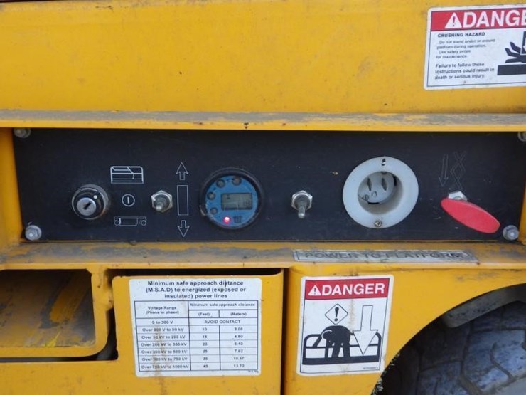 2015-haulotte-2632e-scissor-lift-image-9