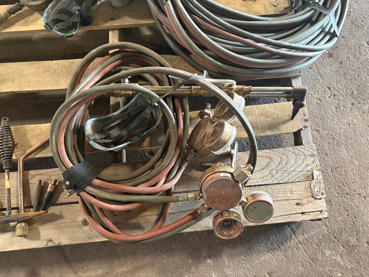 pallet-of-cutting-torch-nozzles-&-gas-hoses-image-4