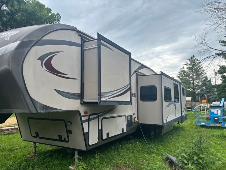 #2231-•-2014-crusader-335-5th-wheel-camper-image-4