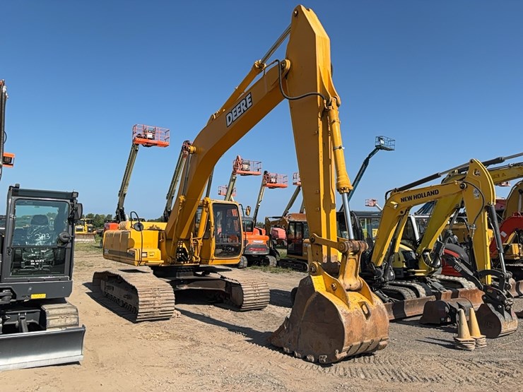 deere-230-lc-image-2