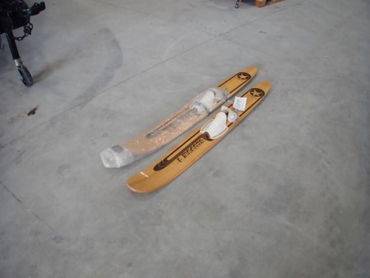 starfire-water-skis-image-2