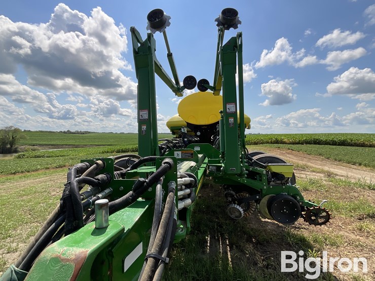 2017-john-deere-1775nt-image-2