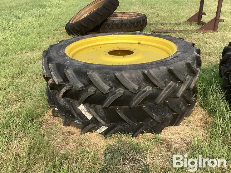 john-deere-320-image-6